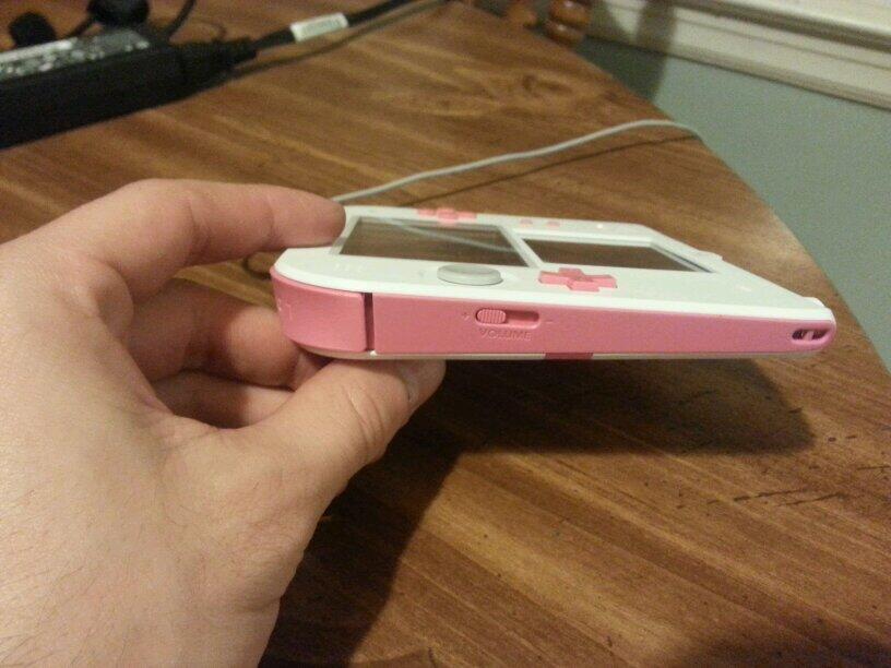 Photos of the Peach Pink 2DS