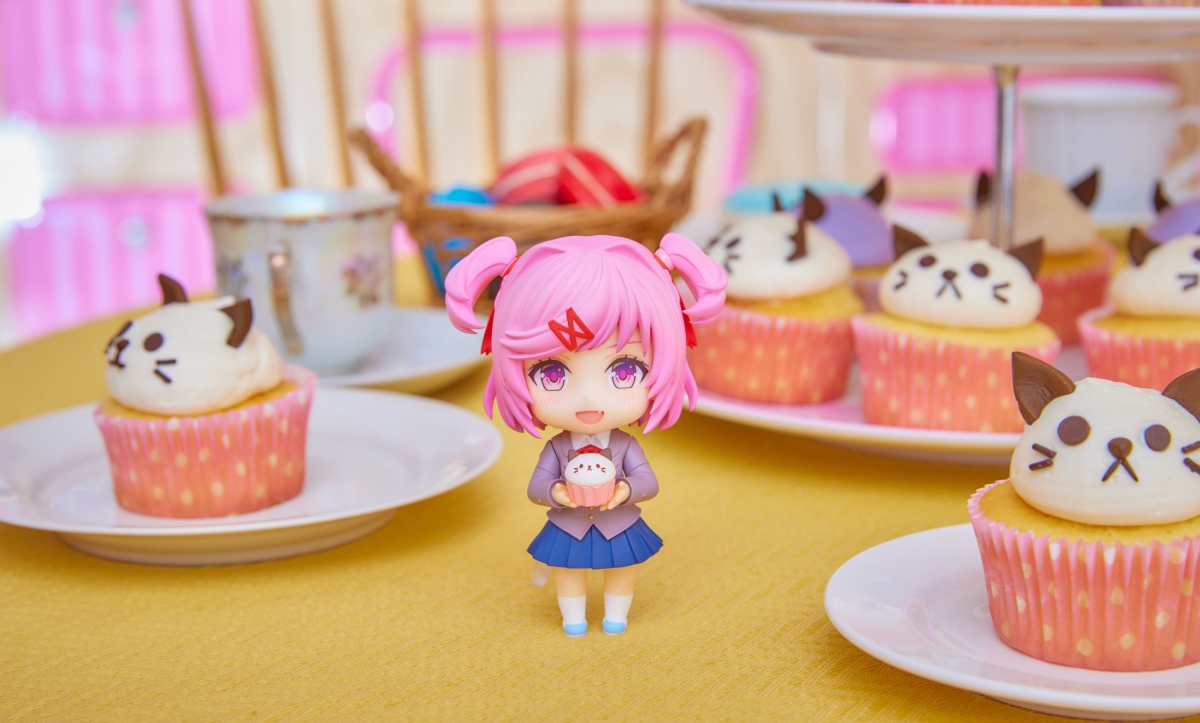 Doki Doki Literature Club Natsuki Nendoroid Includes Manga, Cupcakes