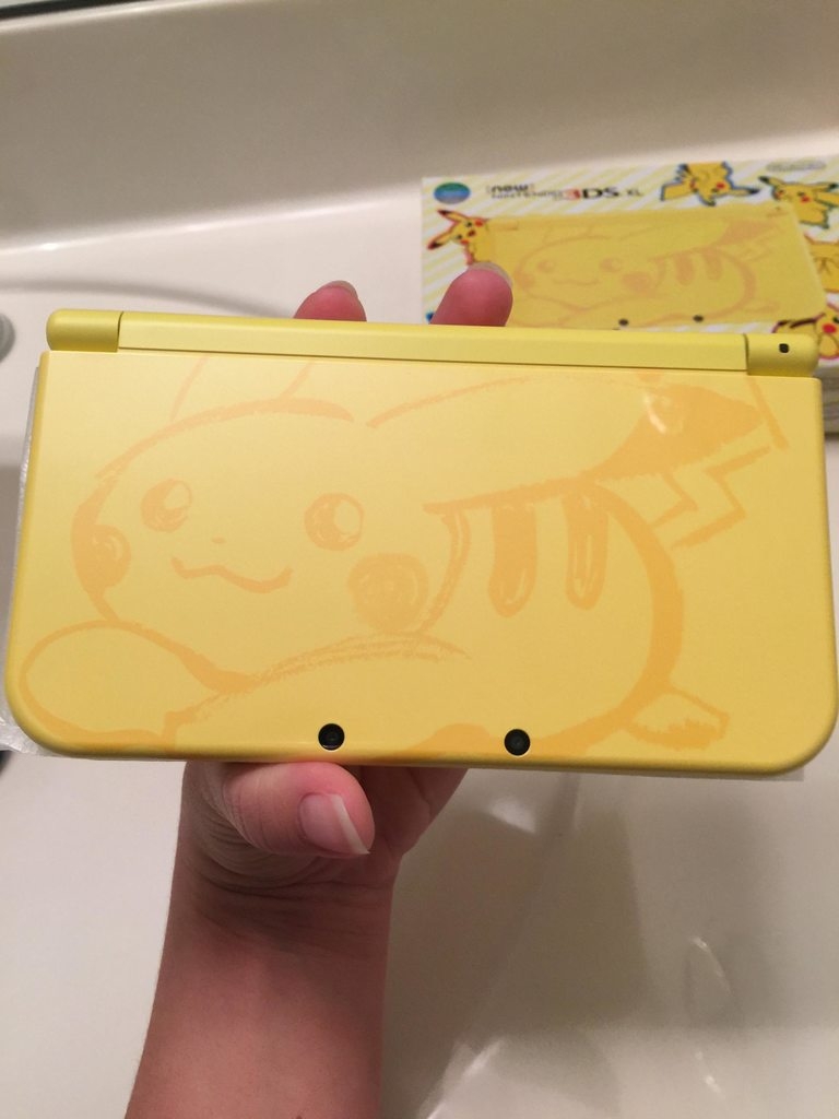 Photos of the Pikachu Yellow Edition New 3DS XL