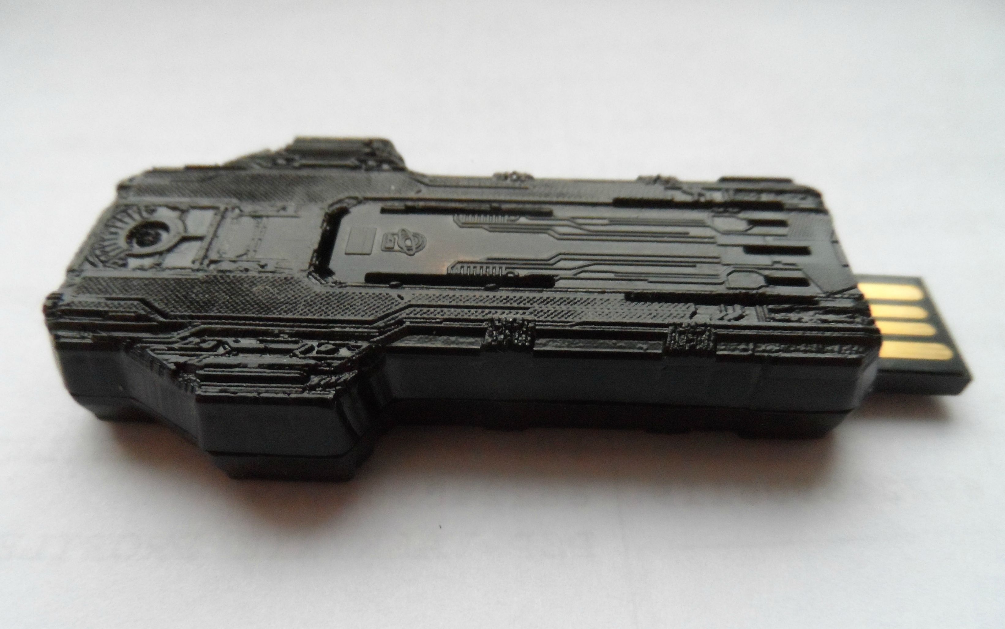 More photos of the Xenoblade Chronicles X Special Edition USB drive